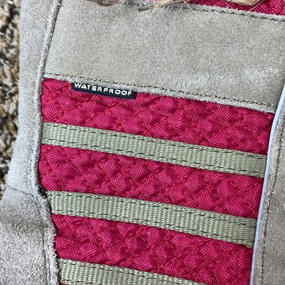 KEEN Wapato Waterproof Faux Fur Winter Boots - Picture 10 of 12